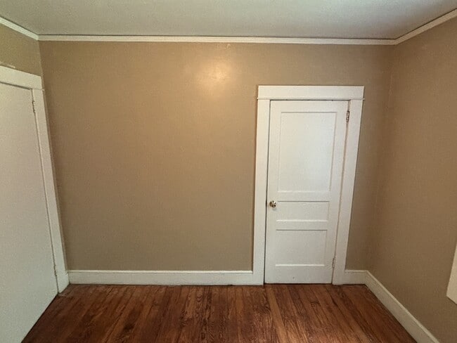 Building Photo - 147 Center St