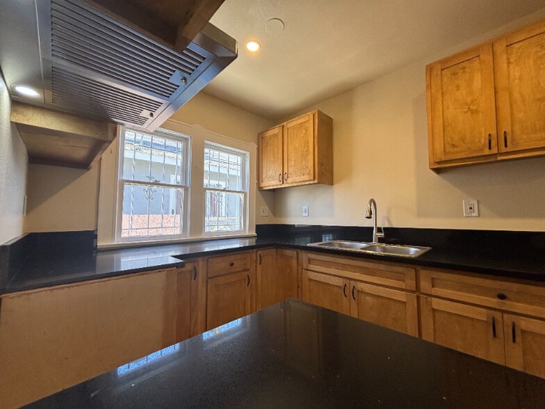 Building Photo - 5306 Cimarron St