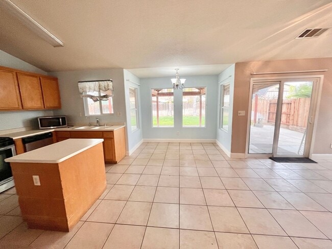 Building Photo - Charming 4 Bedroom, 2 Bath Home in a Quiet Neighborhood