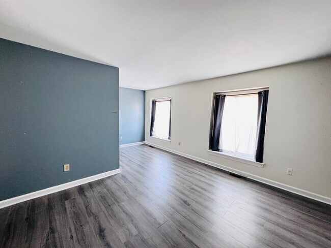 Building Photo - Conveniently located near Langley Air Force Base!