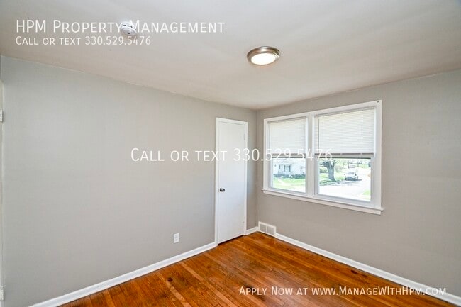 Building Photo - 885 S Green Rd