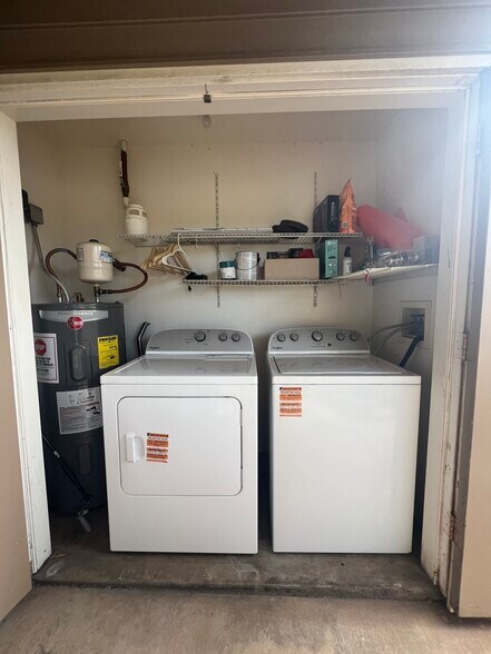 Washer and dryer. - 7 Koiula Ln