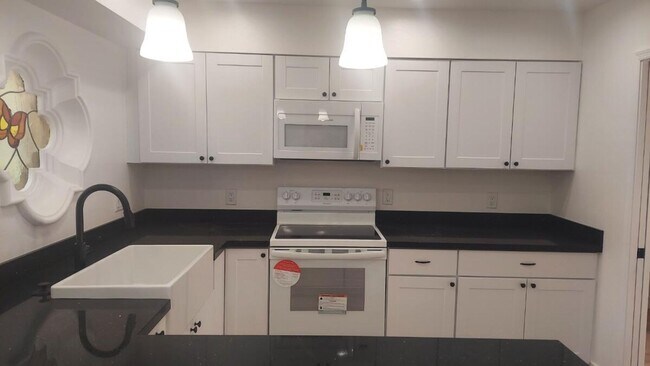 Building Photo - STUNNING SCOTTSDALE REMODEL!!