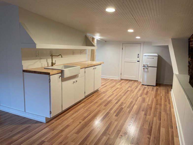 Building Photo - 119 W Main St