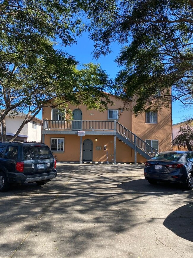 Building Photo - 6636 Del Playa Dr