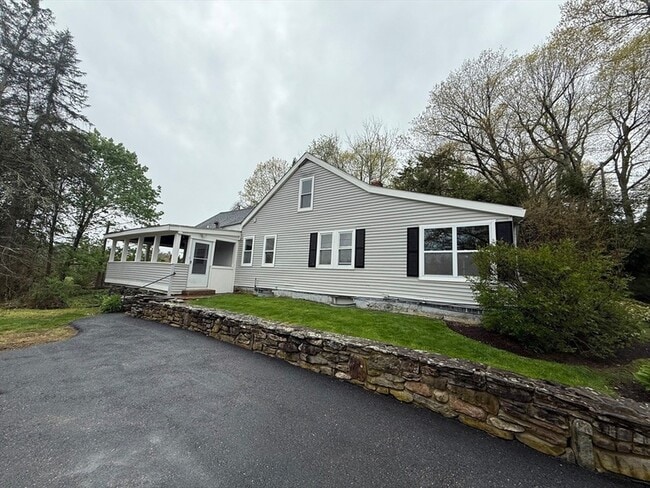 Building Photo - 84 Emerald Rd