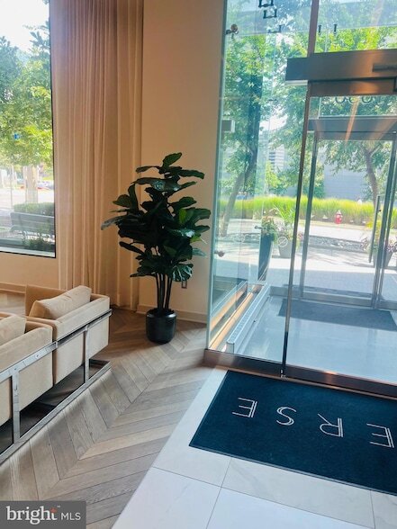 Building Photo - 1650 Silver Hill Dr