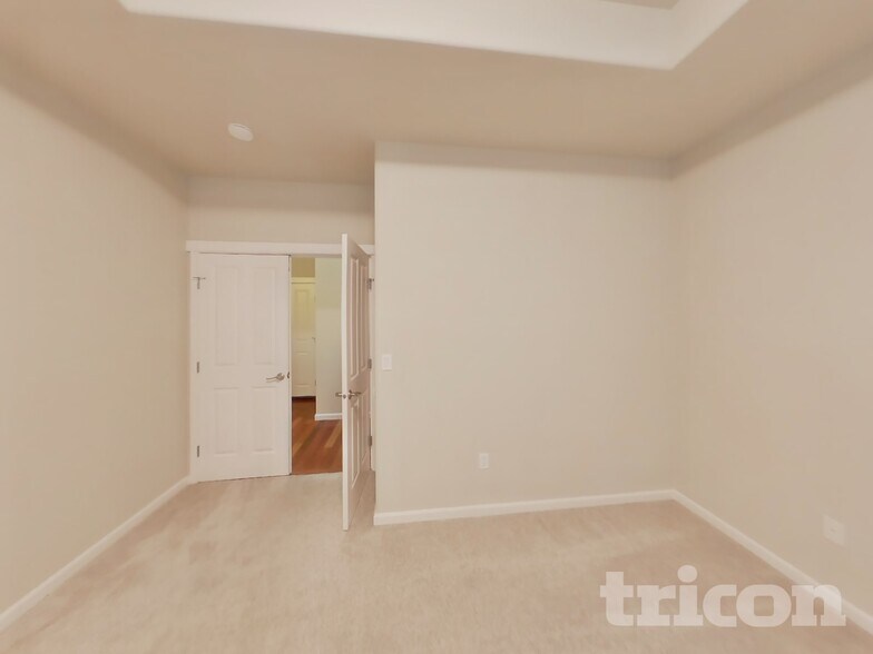 Building Photo - 3715 Santis Loop SE