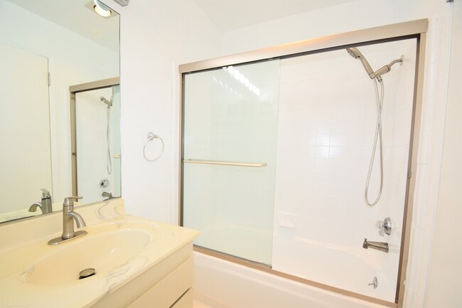 Building Photo - 827 Kingfisher Ter