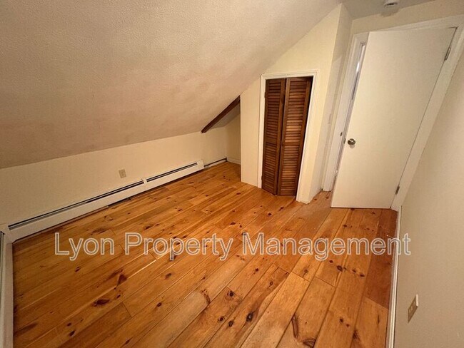 Building Photo - 2 Proctor Pl