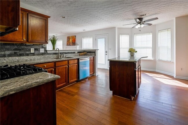 Building Photo - 3998 Oak Crossing Dr NE