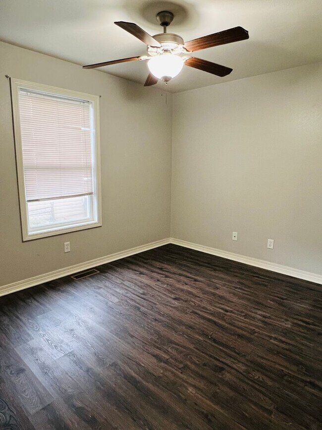 Building Photo - Charming 3-Bed, 2-Bath Home with Stylish Upgrades