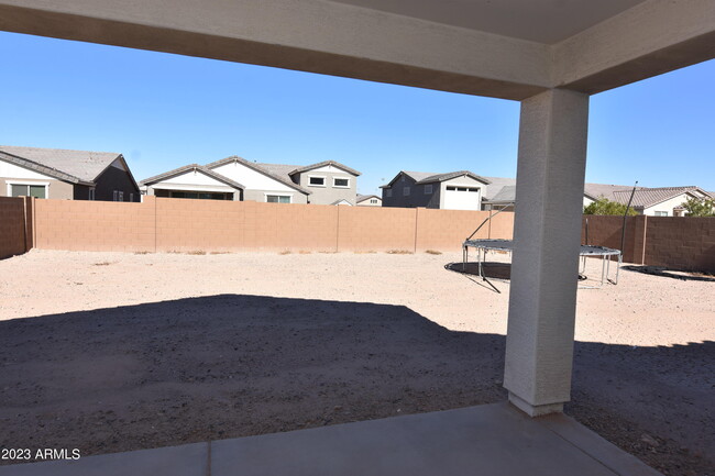 Building Photo - 44112 W Palo Amarillo Rd