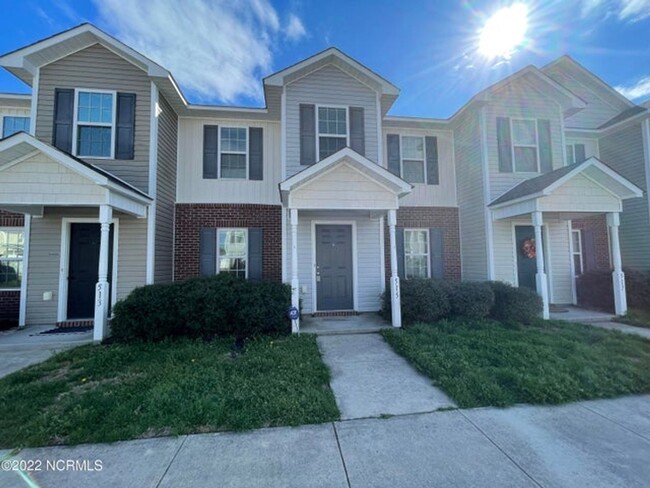 Building Photo - Carolina Plantations Townhouse!