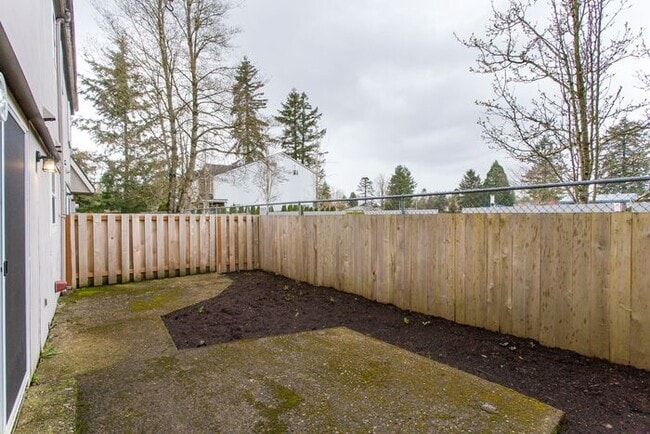 Building Photo - Completely remodeled with Washer/Dryer in ...