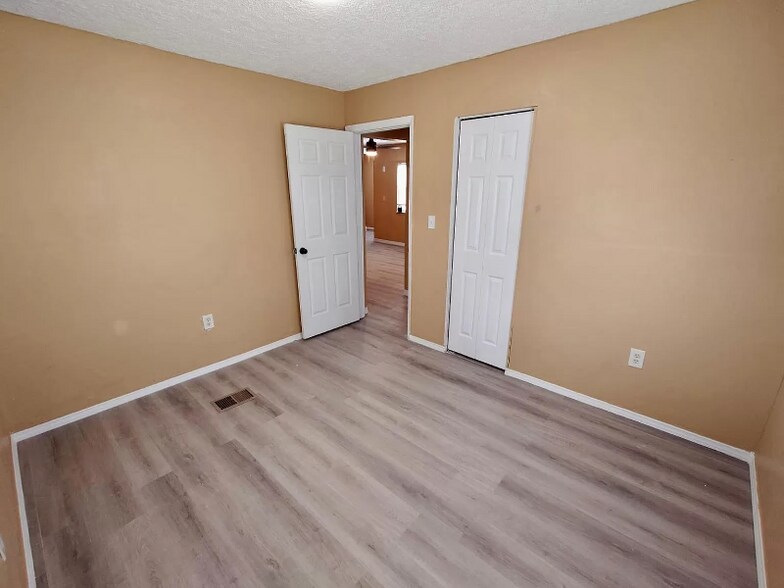 Building Photo - 2512 3rd Ave E