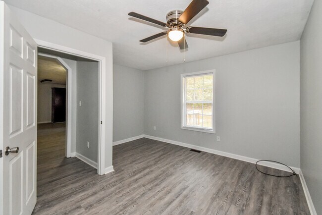 Building Photo - Spacious 4-Bedroom Single-Level Home in Warrenville, SC