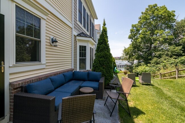 Building Photo - 115 Halsted Dr