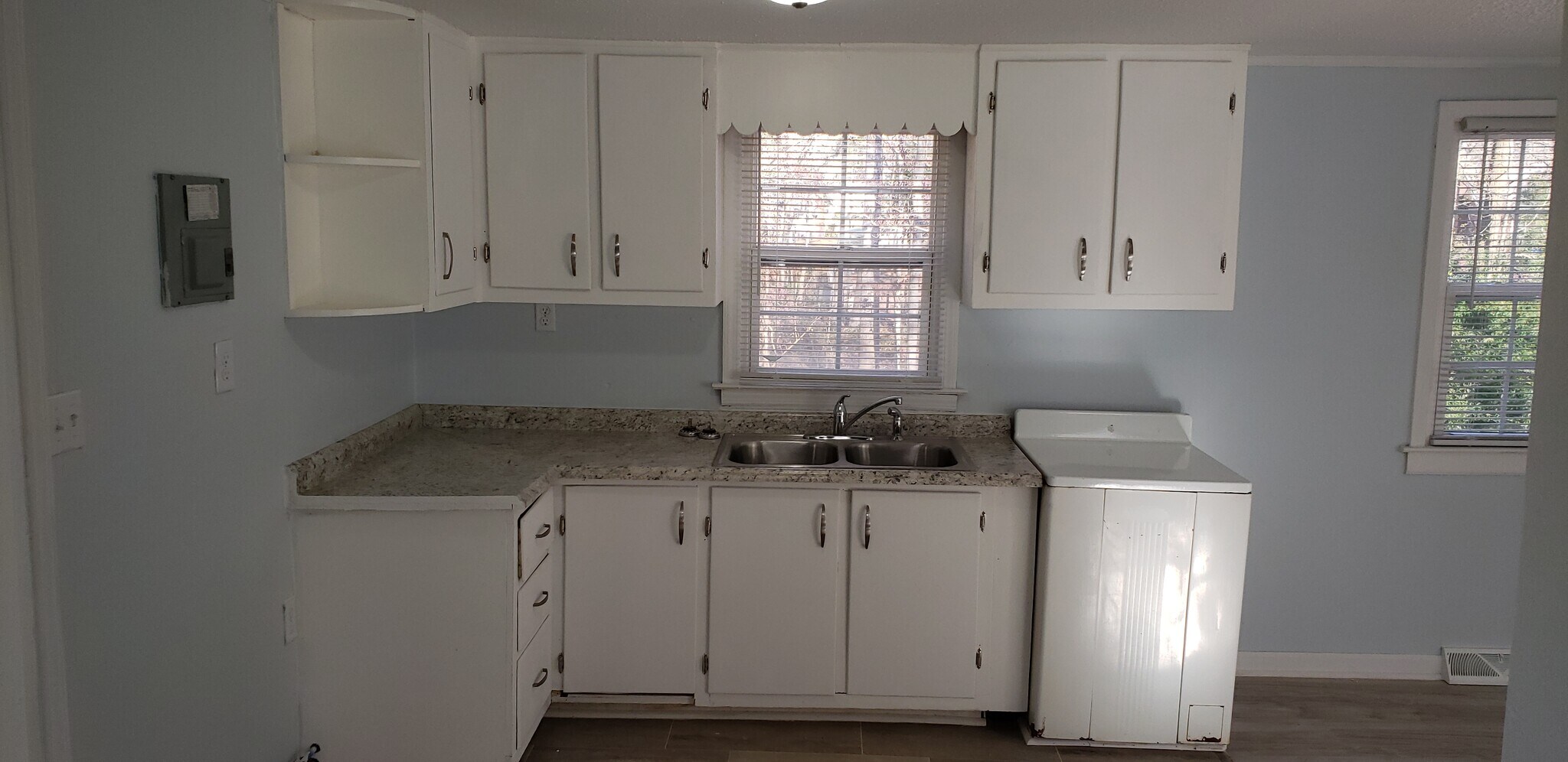 Building Photo - 1711 Alexsandria Rd