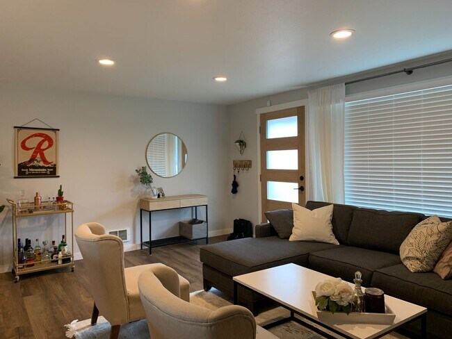 Building Photo - Beautifully Updated  Pinehurst Home