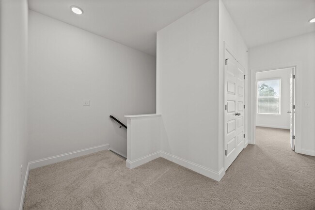 Building Photo - 1233 S Blount St