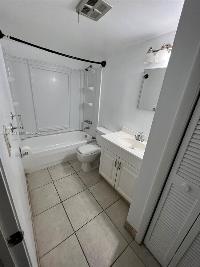 Building Photo - 4116 NW 88th Ave