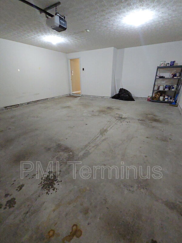 Building Photo - 6122 Farmwood Way SE