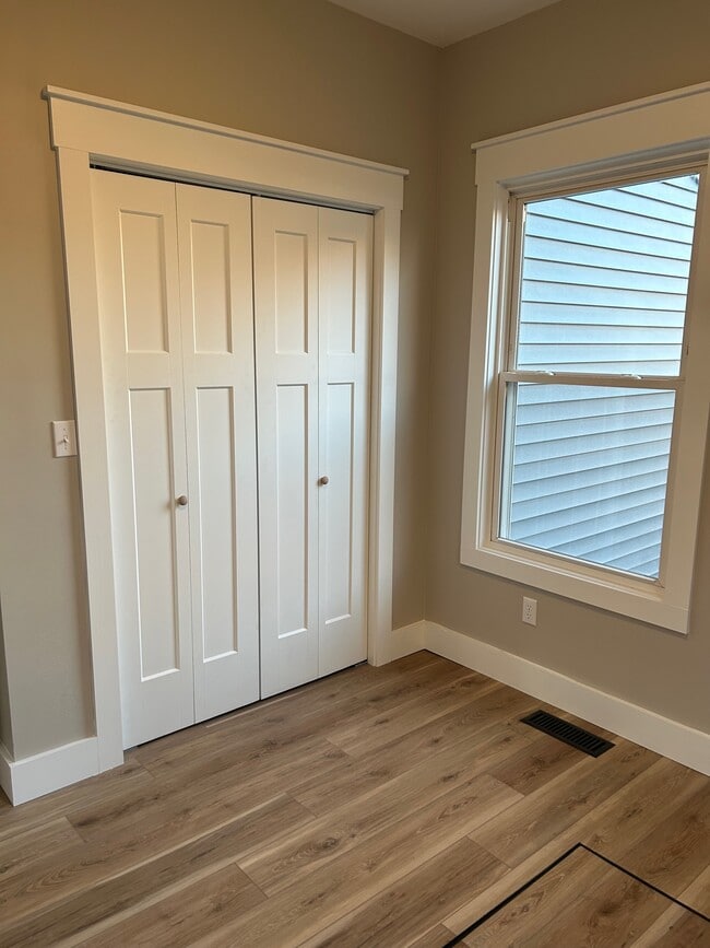 Building Photo - 927 Mckaig Ave