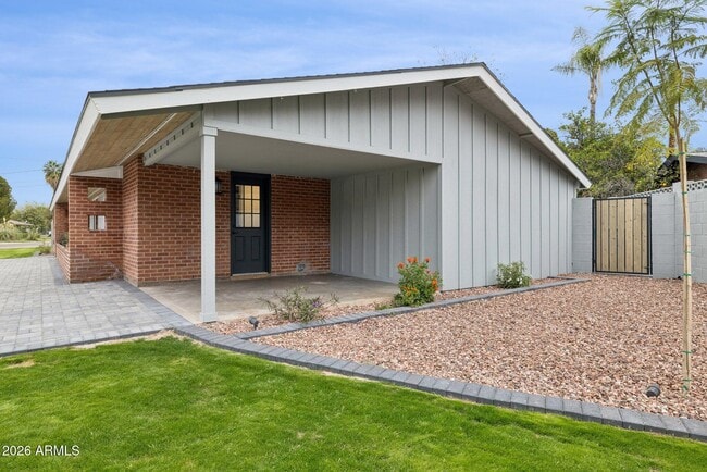 Building Photo - 1216 W Rovey Ave