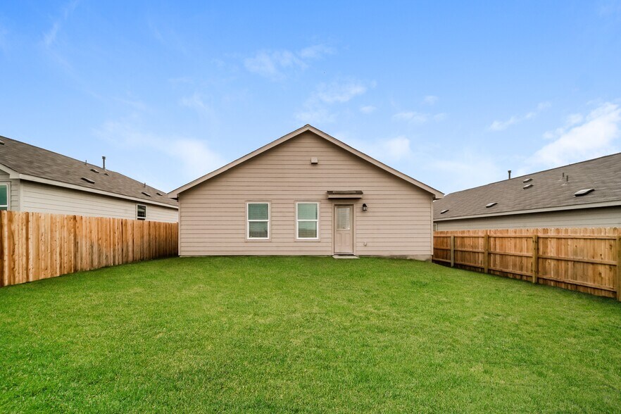 Building Photo - 5931 Sunset Song Ln