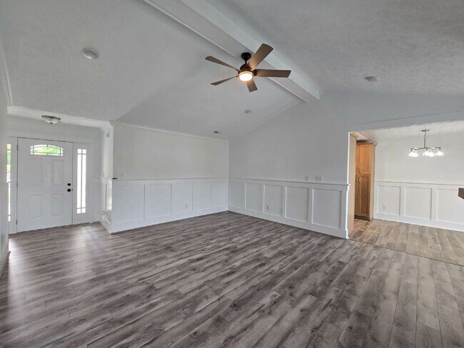 Building Photo - "Charming 3-Bedroom Retreat with Granite Finishes & Cozy Fireplace in Jacksonville!"