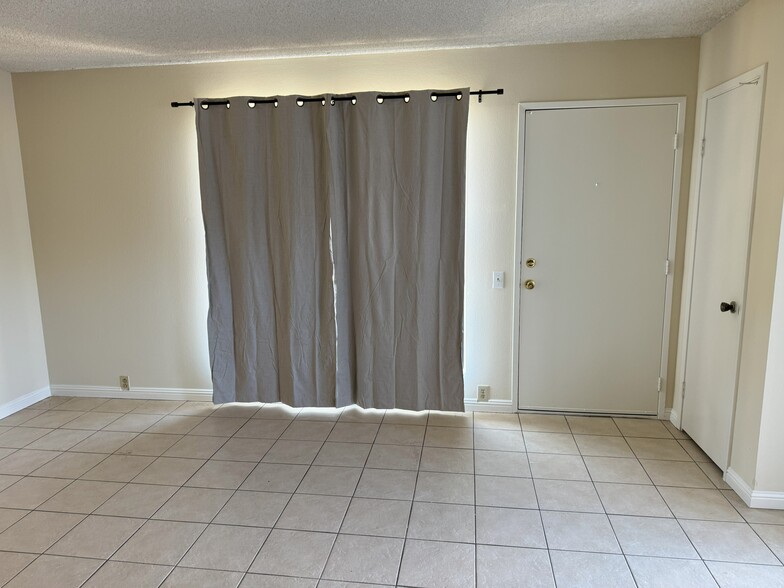 Entrance - 4323 Caminito del Diamante