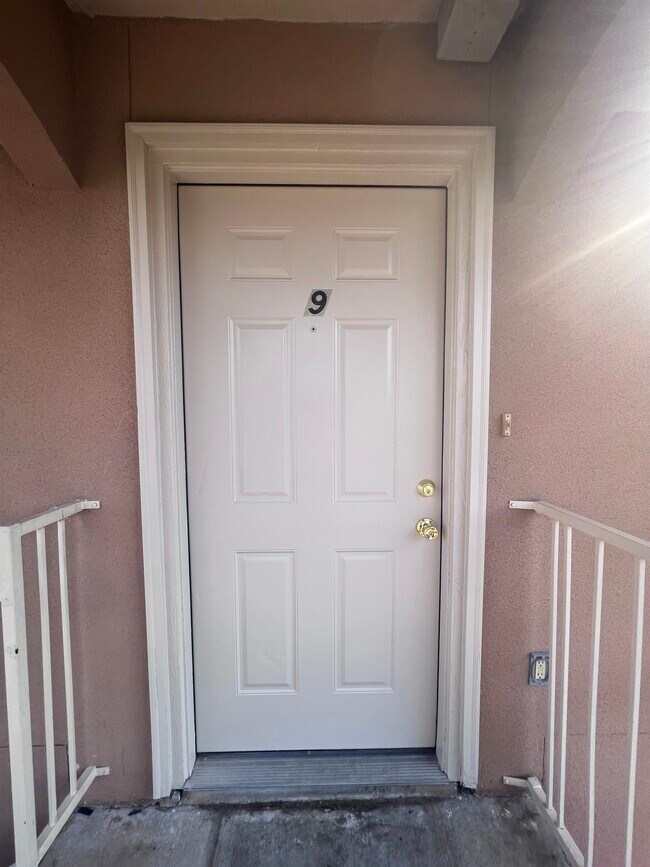 Building Photo - 419 W Eistetter St