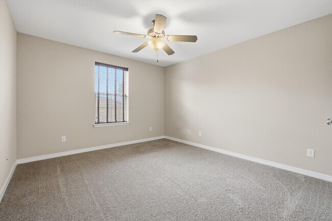 Building Photo - 1949 Mooring Dr