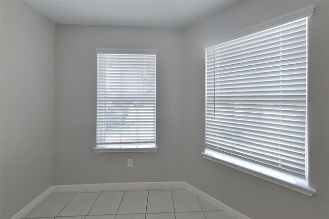 Building Photo - 333 Summer Horse Dr