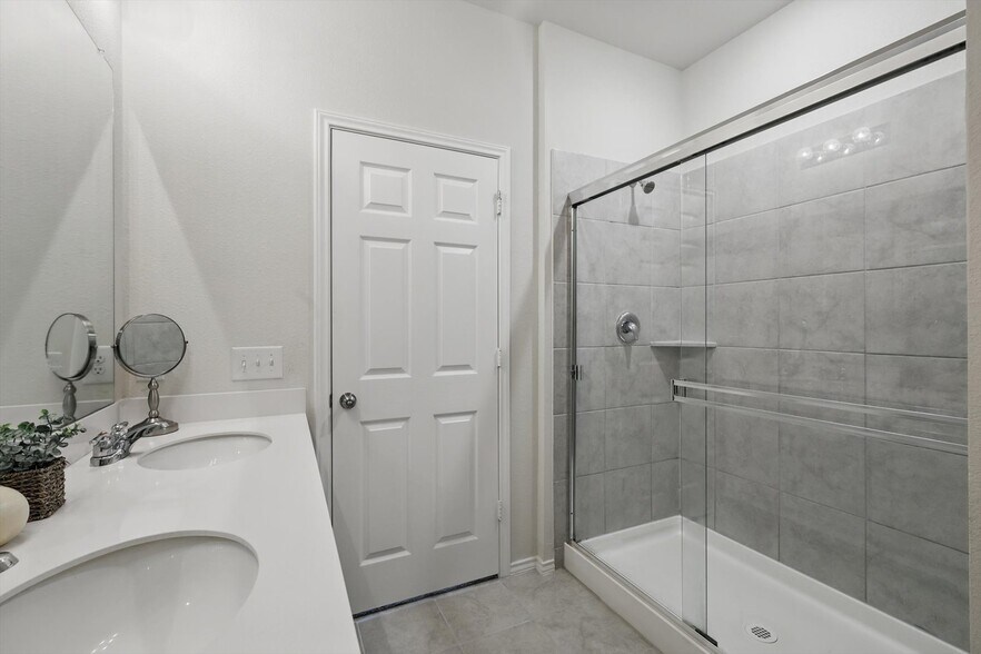 Building Photo - 802 Feldspar Way