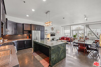 Building Photo - 615 Hampton Dr
