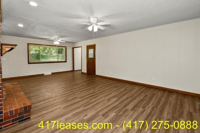 Building Photo - 203 S White Oak Ave