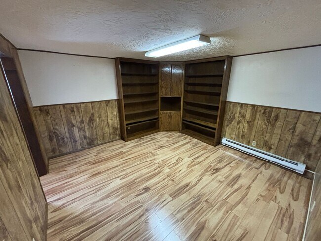 Building Photo - Nice Rambler home with a finished basement in desirable neighborhood
