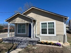 Building Photo - Fantastic Home Near Downtown