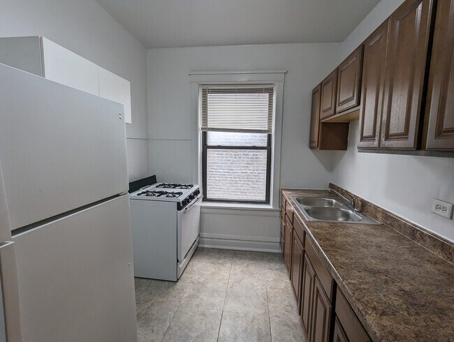 Building Photo - 2526 N Kedzie Blvd