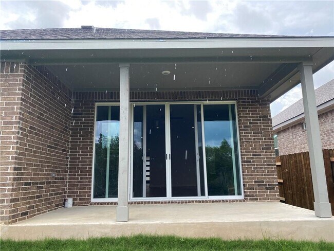 Building Photo - 305 Peace Pipe Way