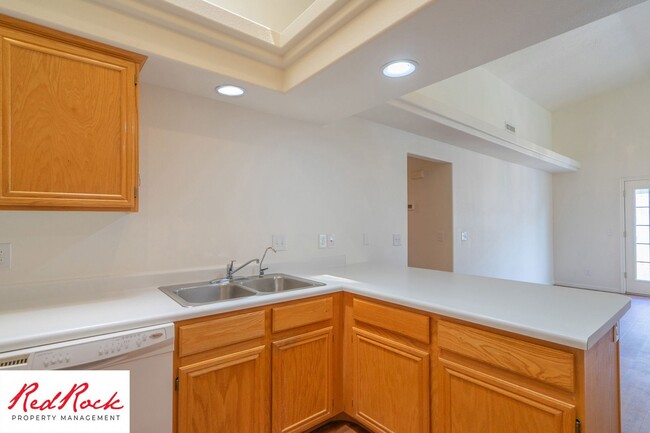 Building Photo - Remodeled 3 Bedroom Townhome with Great Vi...