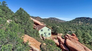 Building Photo - Beautiful 3 Bed Home Perched on a Mountain Side!!