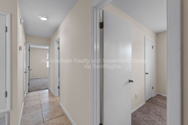 Building Photo - 137 Deville Dr