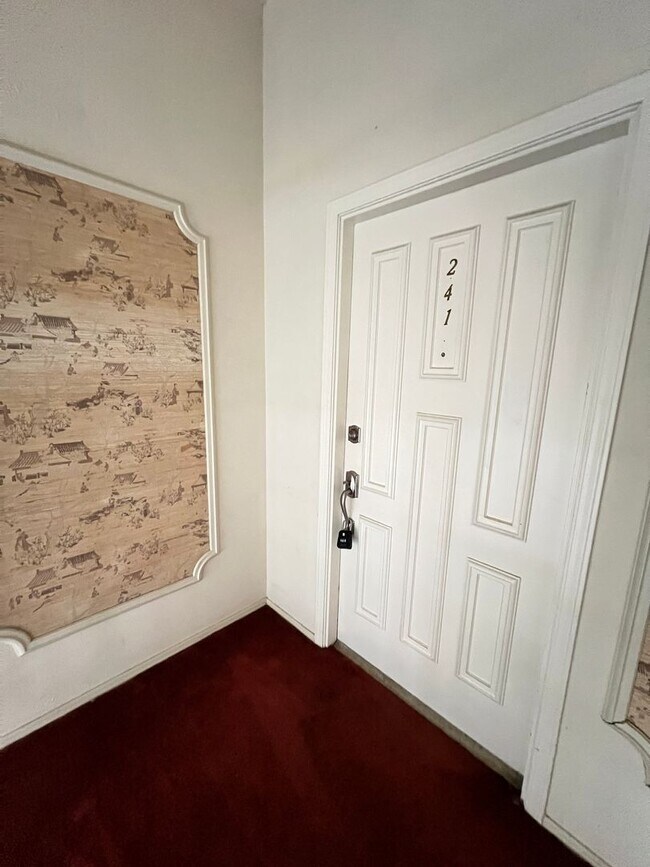 Building Photo - High Hollows