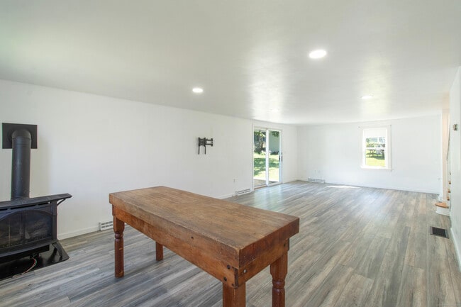 Building Photo - 38 Mohican Rd