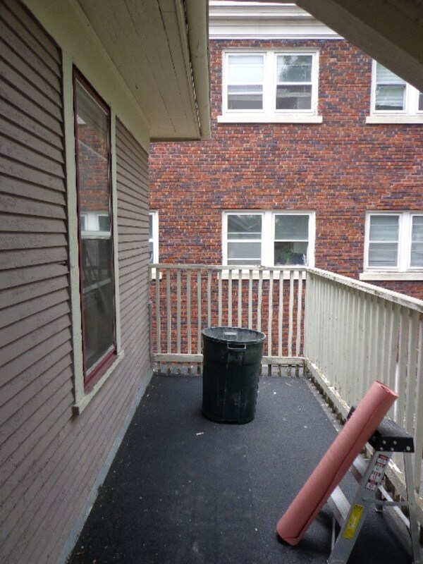 Building Photo - 109 E Gorham St