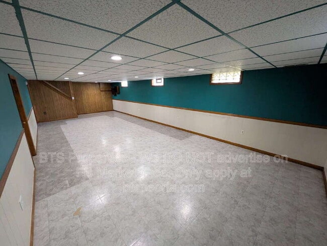 Building Photo - 306 Parkview Dr