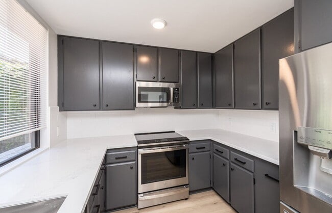Building Photo - 478 Hartnell Pl